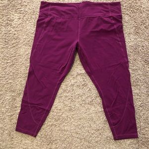 Athleta Salutation Tight 7/8 in Powervita